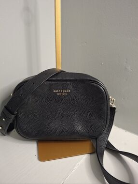 Kate Spade New York Astrid Medium Leather Camera Bag EUC